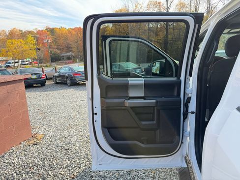 Used 2017 Ford F150 XLT w/ Equipment Group 302A Luxury image 12