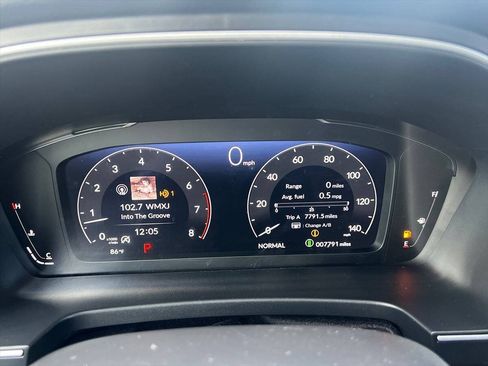 Used 2025 Honda Pilot Elite image 13