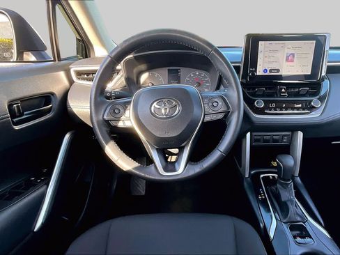 Used 2023 Toyota Corolla Cross LE w/ Moonroof Package FWD image 6