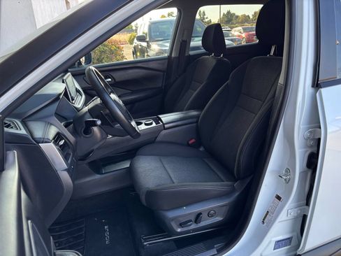 Used 2025 Nissan Rogue SV AWD/4WD image 37