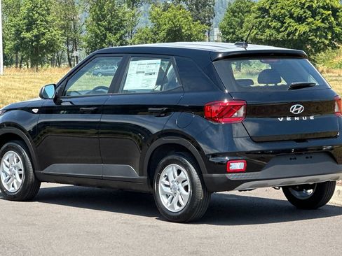 Used 2026 Hyundai Venue SE FWD image 5