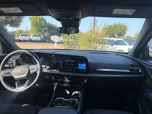 Used 2024 Chevrolet Traverse LT FWD image 15