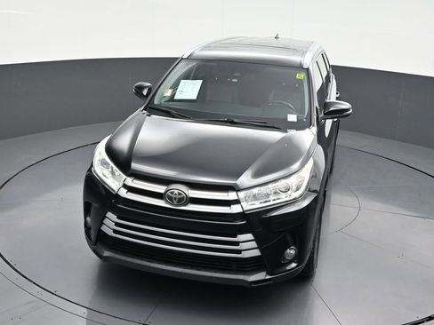 Used 2019 Toyota Highlander XLE image 23