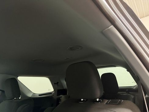 Used 2022 Ford Explorer XLT image 9