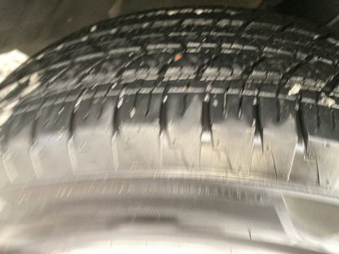 Used 2020 Jeep Grand Cherokee Laredo image 32