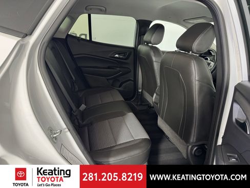 Used 2025 Chevrolet Trax LT w/ LT Convenience Package image 18