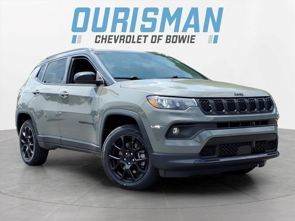 Used 2023 Jeep Compass Latitude AWD/4WD image 1