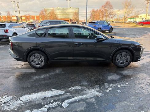 New 2025 Kia K4 LX image 5
