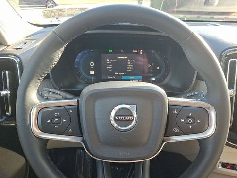 Certified 2023 Volvo XC40 B5 Plus w/ Protection Package Premier image 21