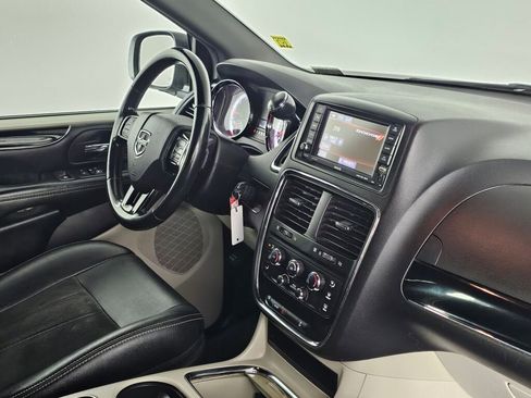 Used 2019 Dodge Grand Caravan SXT image 39