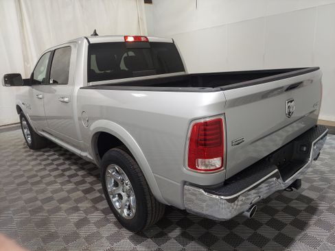 Used 2018 RAM 1500 Laramie AWD/4WD image 2