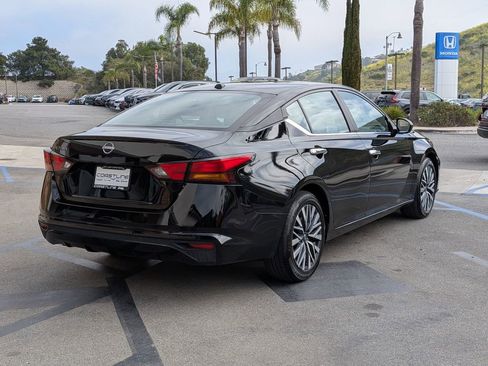 Used 2025 Nissan Altima 2.5 SV image 5