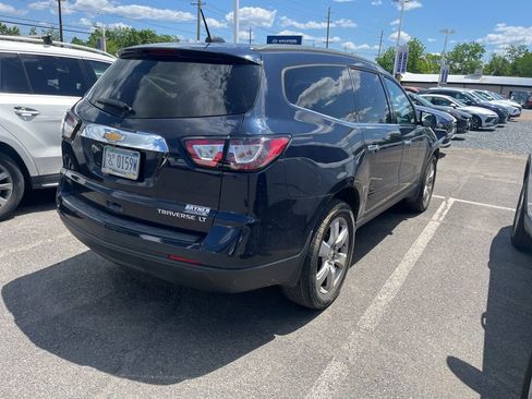 Used 2016 Chevrolet Traverse LT w/ Style and Technology Package FWD image 5