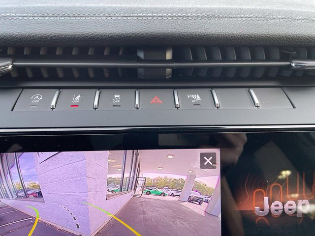 Used 2026 Jeep Grand Cherokee Limited AWD/4WD image 19