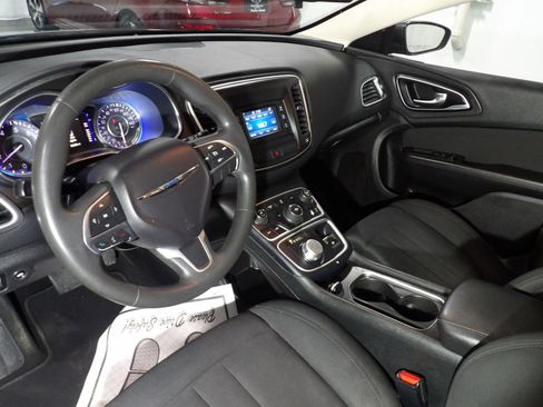 Used 2016 Chrysler 200 Limited image 8