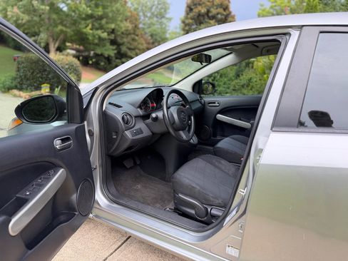 Used 2013 MAZDA MAZDA2 Sport FWD image 10