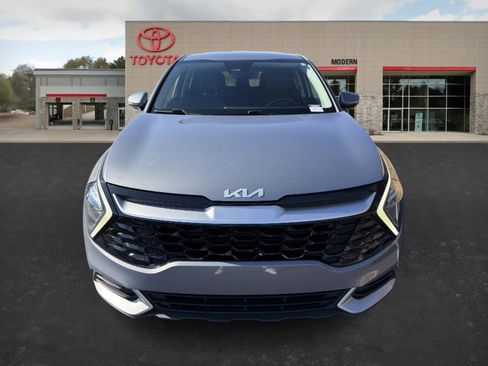 Used 2023 Kia Sportage EX image 2