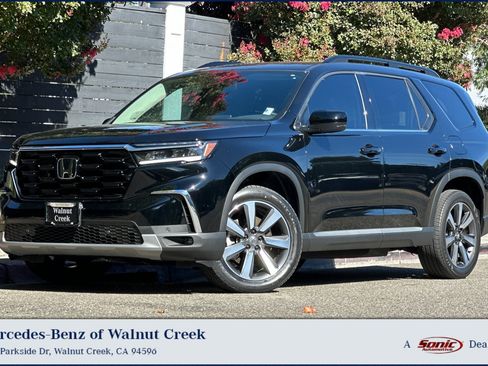 Used 2024 Honda Pilot Touring image 1