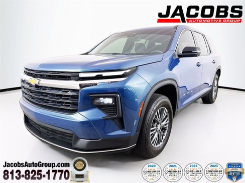 Used 2024 Chevrolet Traverse LS FWD image 1