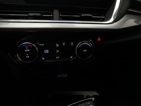 Used 2024 Chevrolet Trax LT w/ Driver Confidence Package FWD image 20