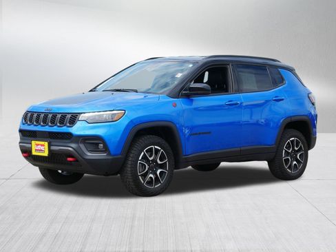 Used 2025 Jeep Compass Trailhawk w/ Trailhawk Elite Group AWD/4WD image 3