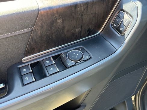 Used 2022 Ford F150 Lariat w/ Trailer Tow Package image 17