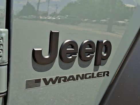 Used 2025 Jeep Wrangler Sport AWD/4WD image 28