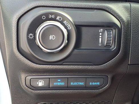 Used 2023 Jeep Wrangler Unlimited Sahara AWD/4WD image 15