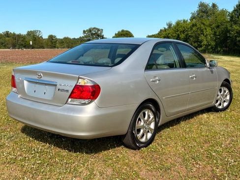 Used 2005 Toyota Camry XLE FWD image 6