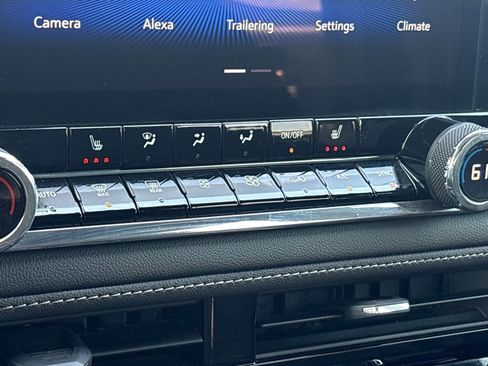 Used 2023 Chevrolet Colorado LT w/ LT Convenience Package II image 8