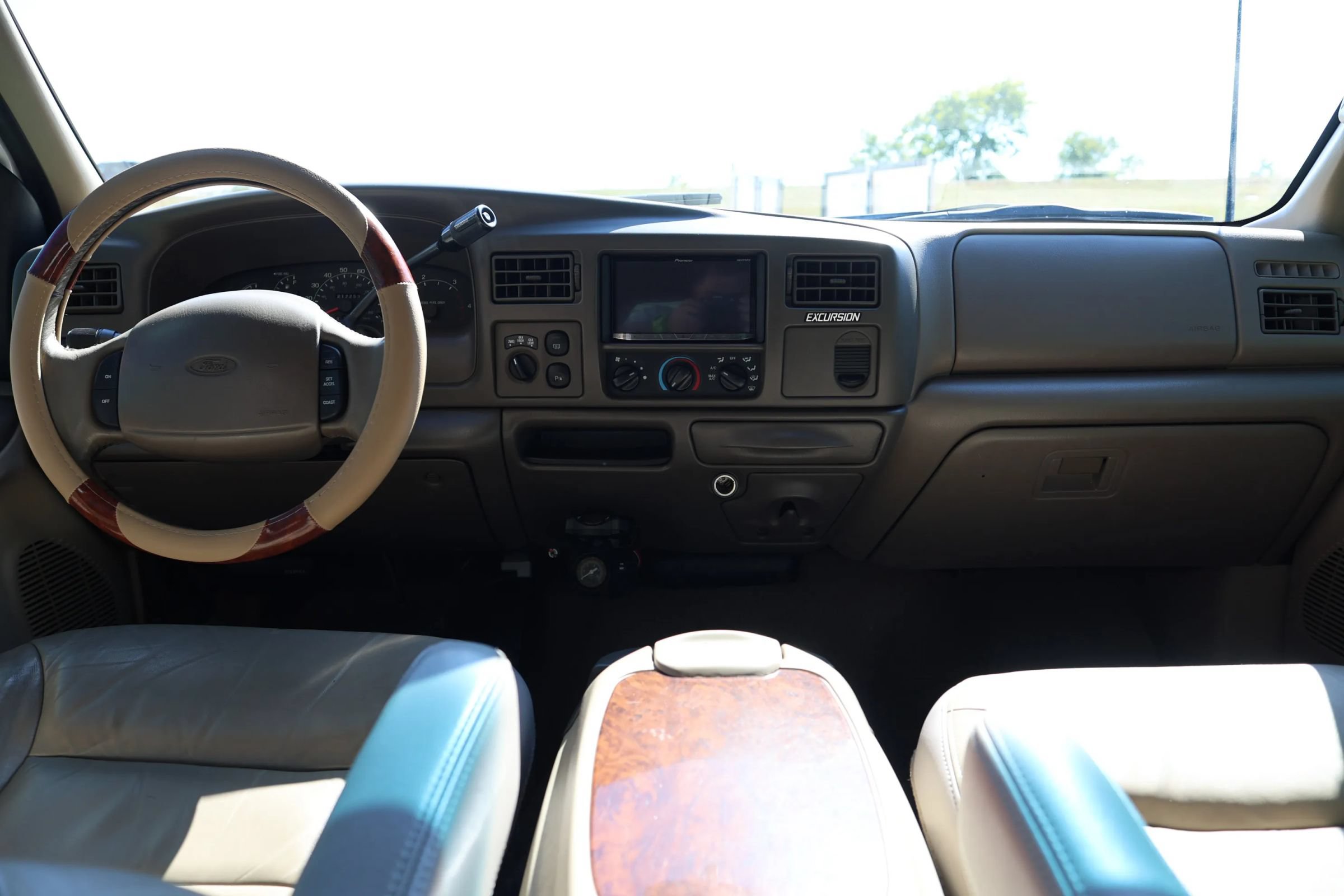 Used 2000 Ford Excursion Limited AWD/4WD image 39