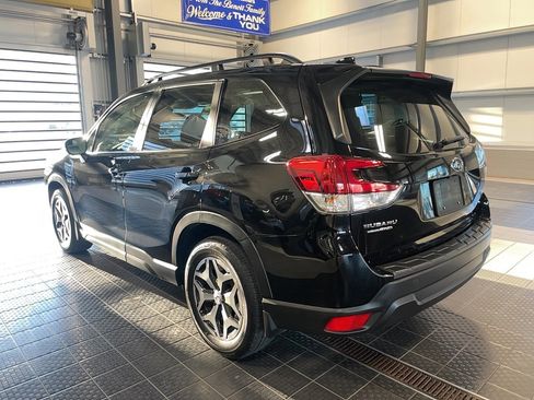 Used 2023 Subaru Forester Premium image 17