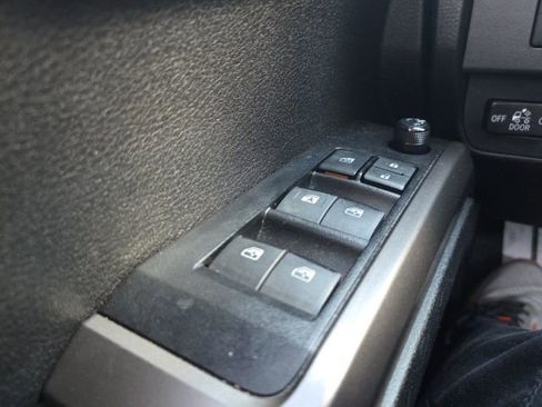 Used 2022 Toyota Tacoma SR5 w/ SR5 Appearance Package (SM) image 19