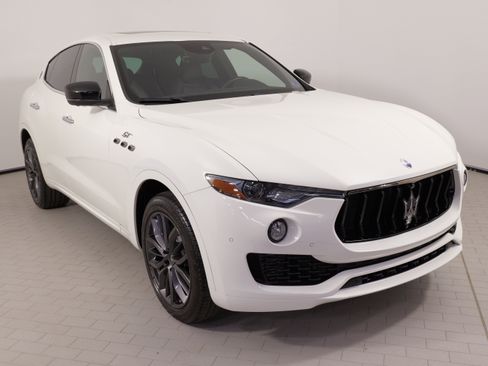 Used 2024 Maserati Levante GT Ultima AWD/4WD image 6