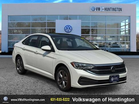 Certified 2023 Volkswagen Jetta SE w/ Panoramic Sunroof Package FWD image 1