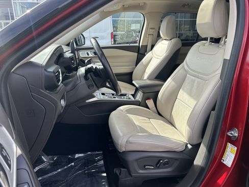 Certified 2020 Ford Explorer Platinum w/ Premium Technology Package image 12