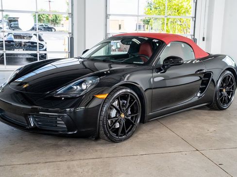 Used 2025 Porsche 718 Boxster image 12
