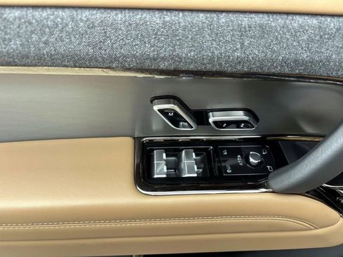 Used 2024 Land Rover Range Rover Sport SE image 11