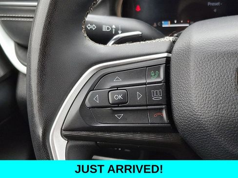 Used 2023 Jeep Grand Cherokee L Laredo image 22