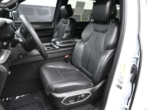 Used 2022 Jeep Wagoneer Series II RWD image 23