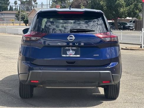 Certified 2025 Nissan Rogue SV AWD/4WD image 5