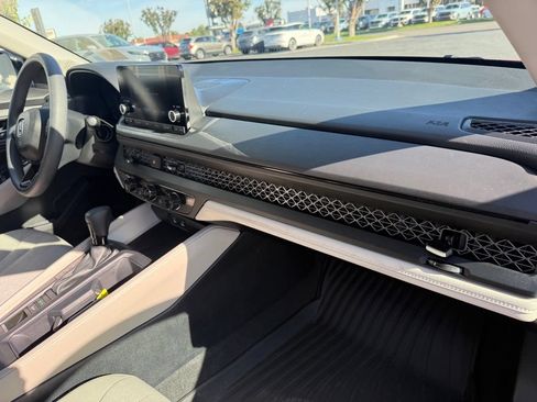 Used 2025 Honda Accord SE image 57