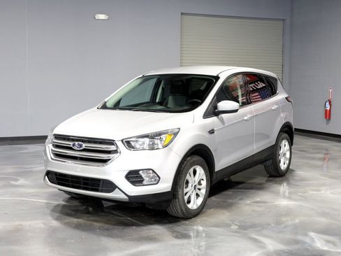 Used 2017 Ford Escape SE AWD/4WD image 3