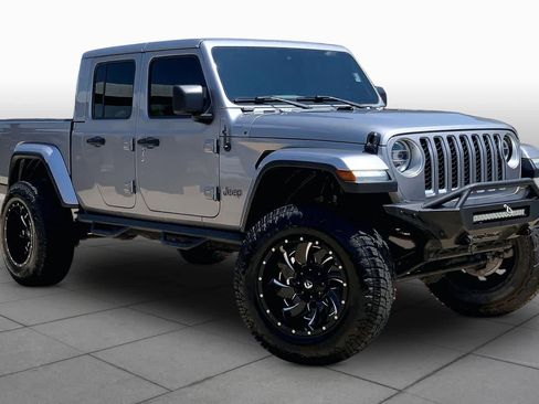 Used 2020 Jeep Gladiator Overland AWD/4WD image 3