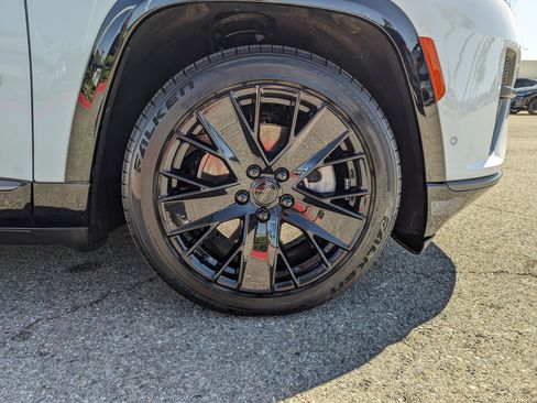 Used 2024 Jeep Wagoneer Launch Edition image 13