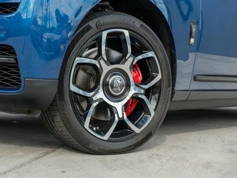 Used 2021 Rolls-Royce Cullinan Black Badge image 23