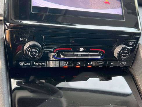 Used 2023 Jeep Grand Cherokee Laredo image 28