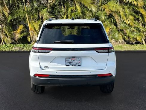 Used 2025 Jeep Grand Cherokee Altitude RWD image 7