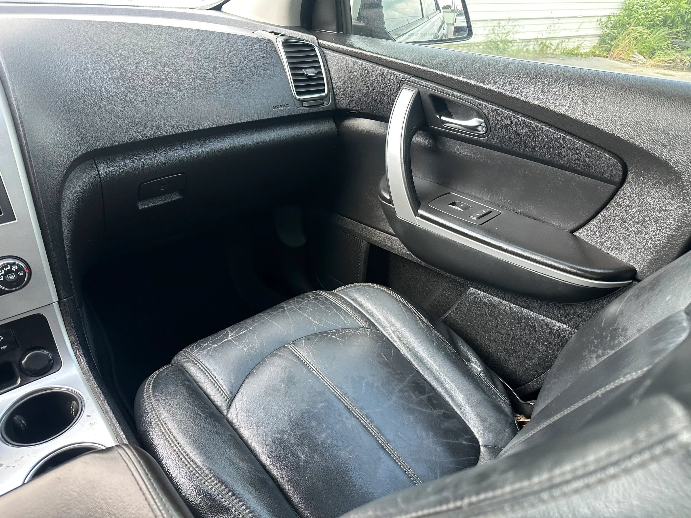 Used 2012 GMC Acadia SLE w/ LPO, 'HIT The Road' Package FWD image 19