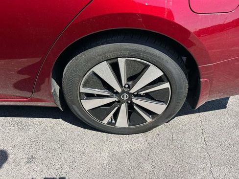 Used 2022 Nissan Altima 2.5 SV w/ SV Premium Package image 11